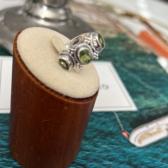 DP DOUG PALUS India Sterling
Silver Genuine Triple Peridot Ring - Picture 6 of 8